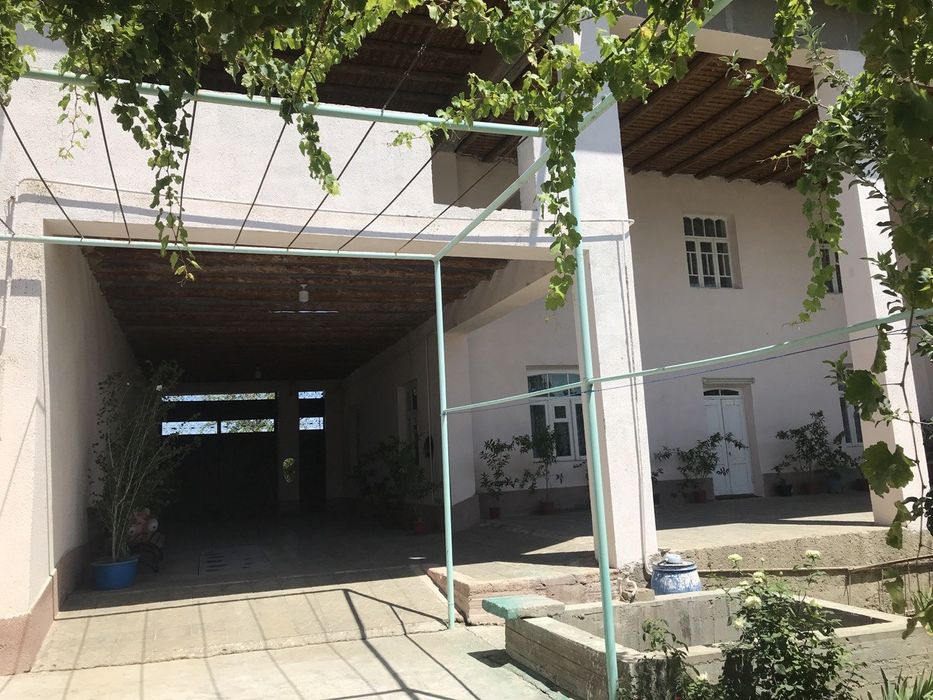 Дом на земле 8 соток Уй Ховли участка квартира.