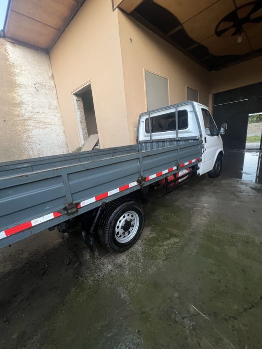 Ford transit bort qilingan