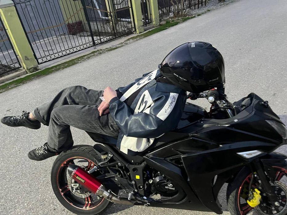 продам мотоцикл Kawasaki 200куб