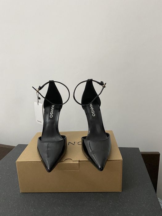 Pantofi Mango negri de lac