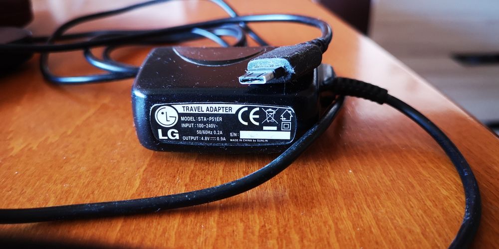 Зарядно за телефон LG