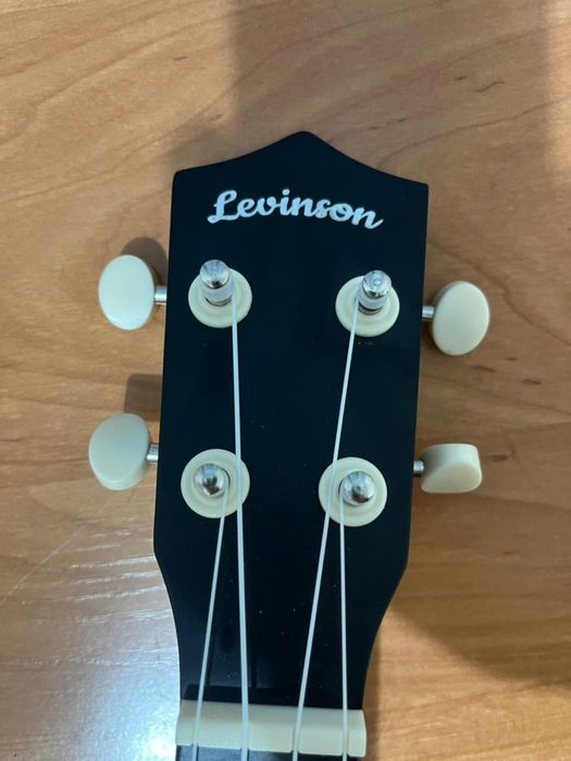 Укулеле маленьки гитара