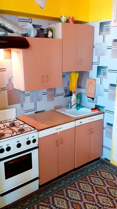 Продается квартира , 3 х комнатная.