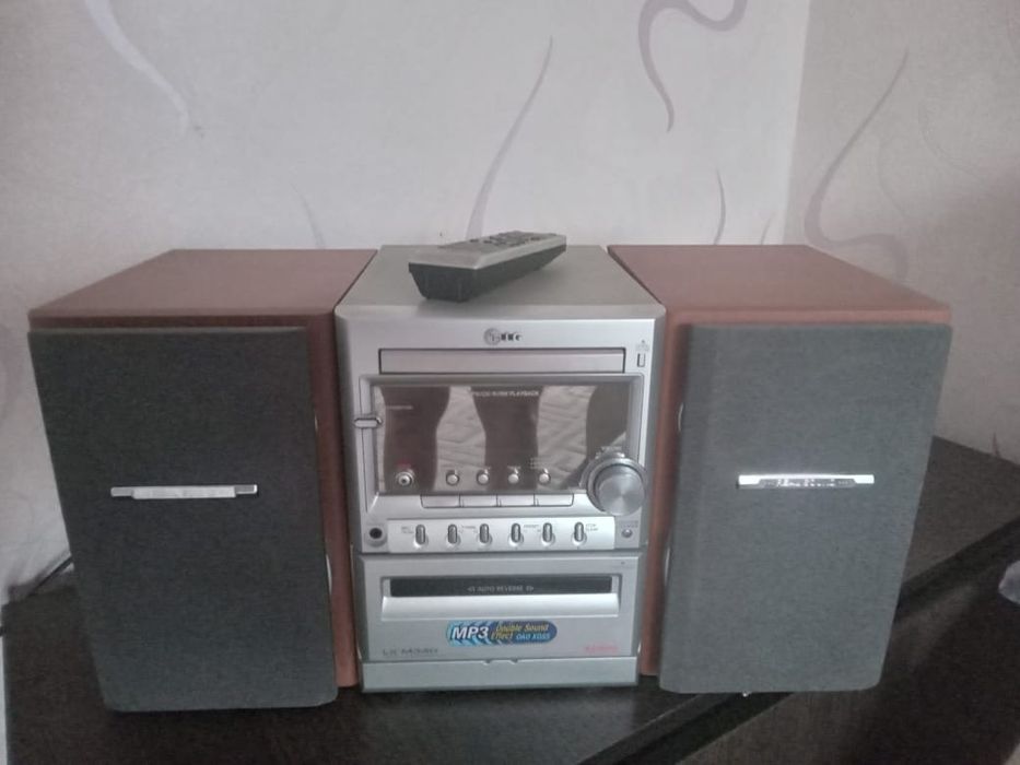 Продаётся музыкальный центр LG