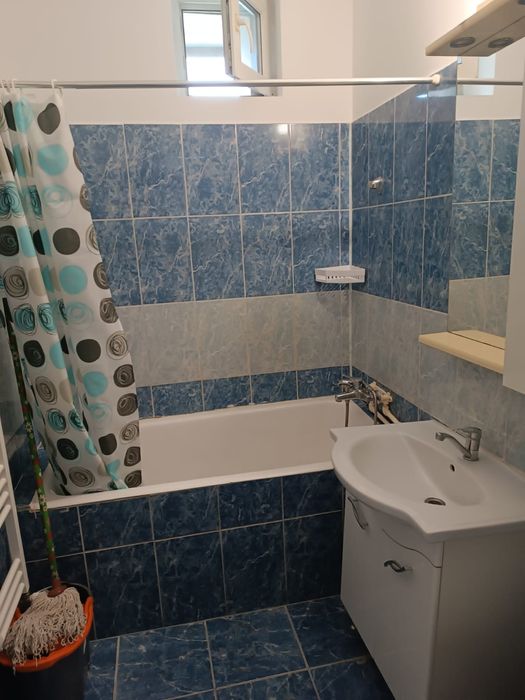 Vând apartament  2 camere  zona Cina