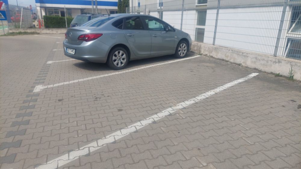 Opel asta j 2014