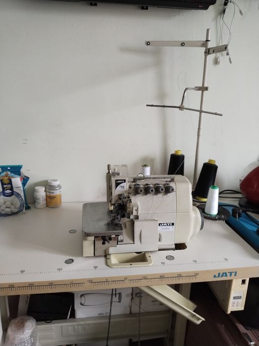 Швейные  машина оберлок