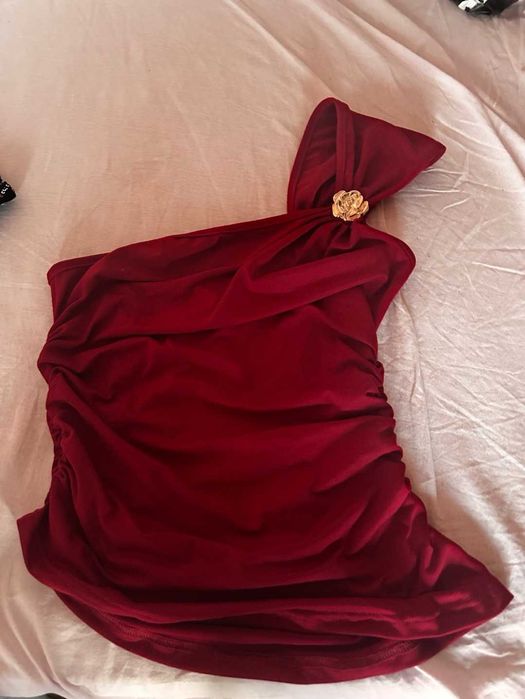 Продавам официални дрехи