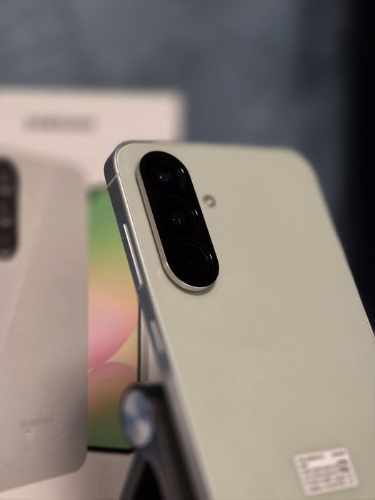Samsung Galaxy A56 / 256GB / 8GB Ram / Culoare Awesome Olive / 21 cicluri încărcare / Fullbox / Folie display / Husă / Liber de rețea / Preț fix !