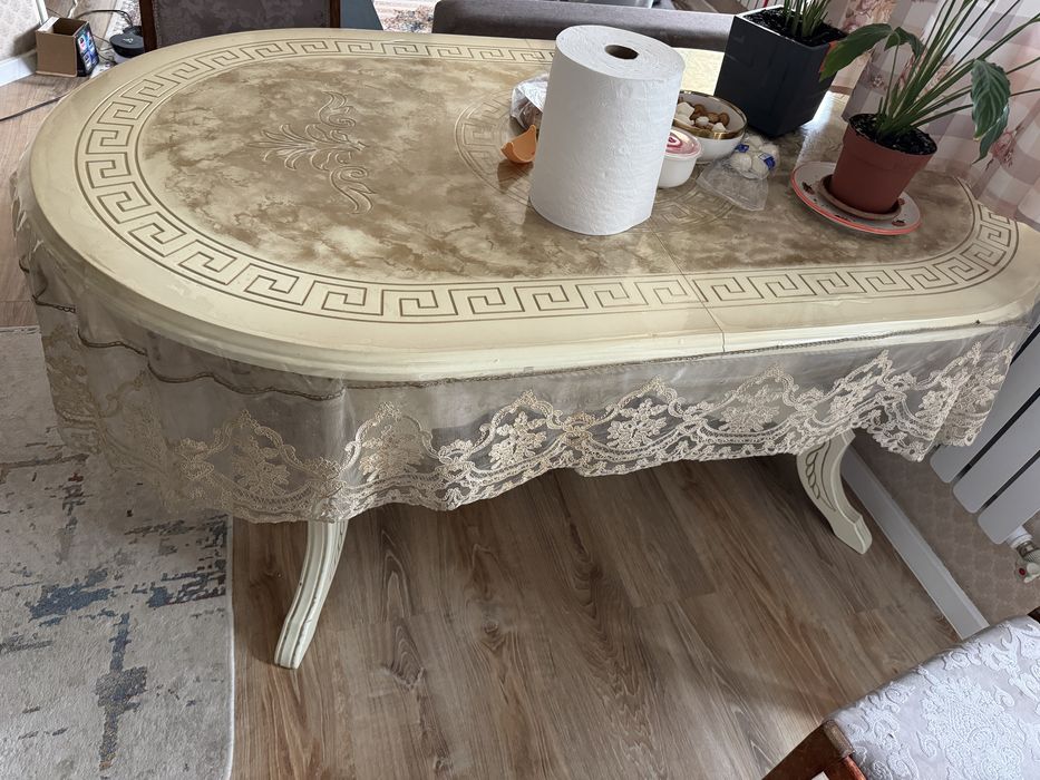 Стол и стулья продаю