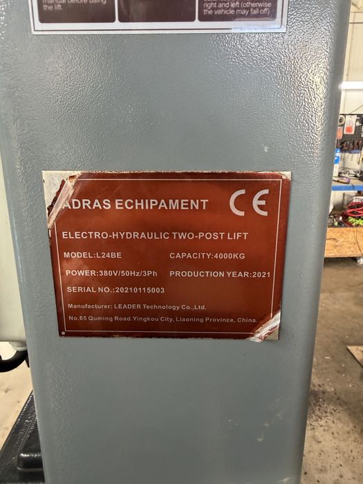 Vând elevator 380V ridicare 4t cu 3 segmente pe fata