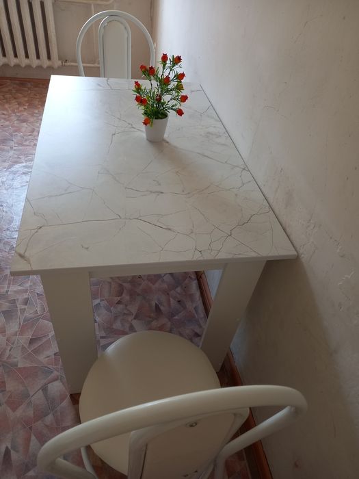 Стол и стулия не дорого