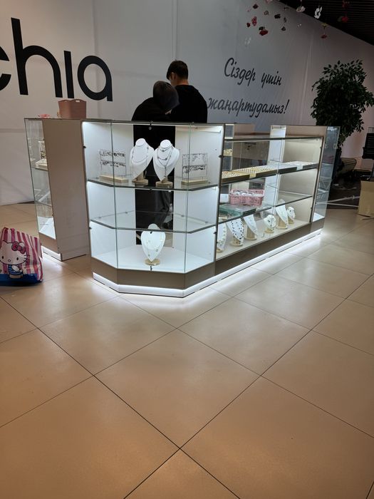 Торговые витрины и островки на заказ