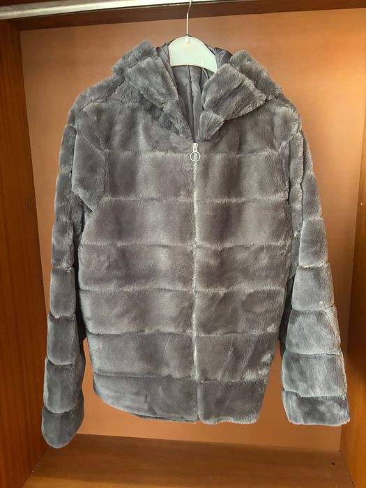 Стилно дамско палто от еко косъм с качулка – много топло и запазено