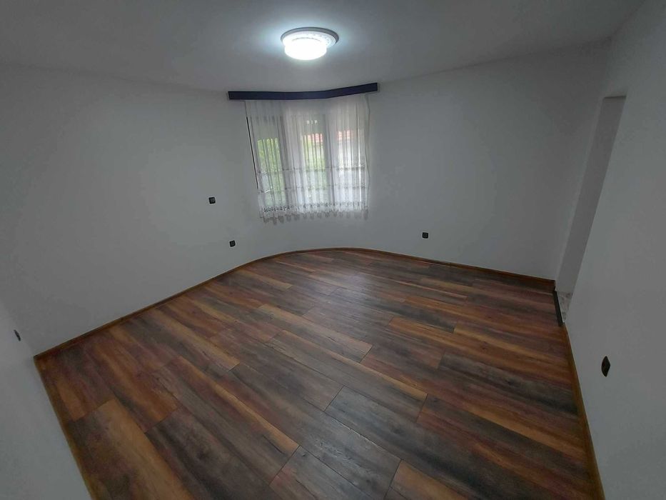 Триетажна къща, гр. Омуртаг