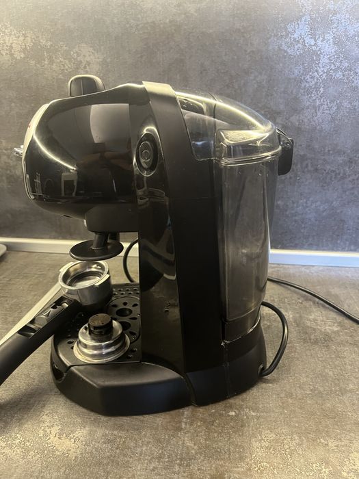 Кафе машина DeLonghi 1100w 15bar