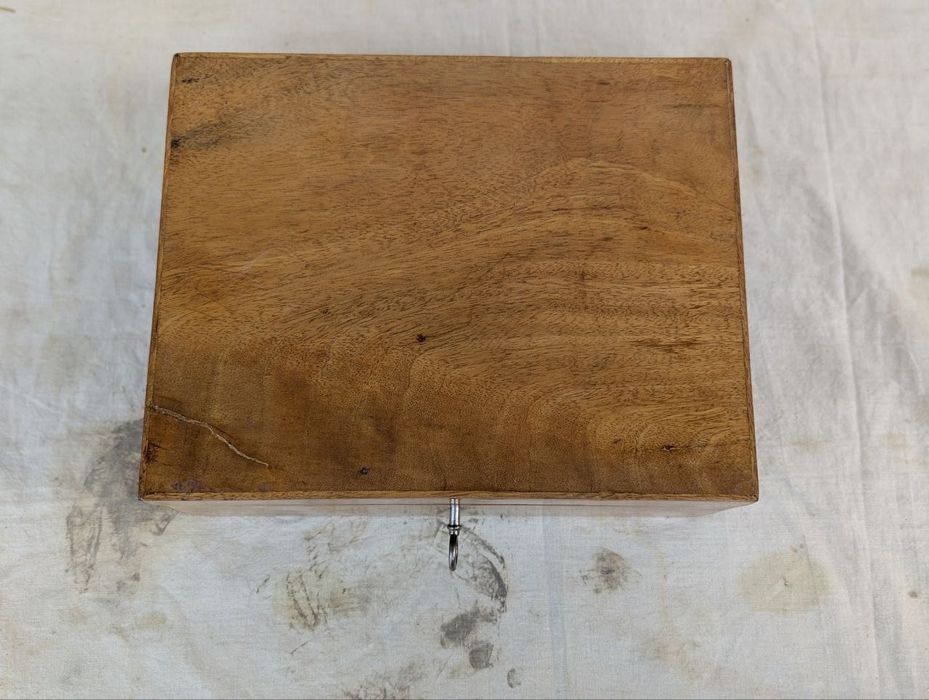 Продам дубовую шкатулку
