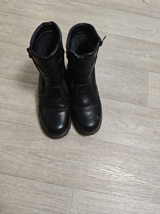 Продам зимние ботинки