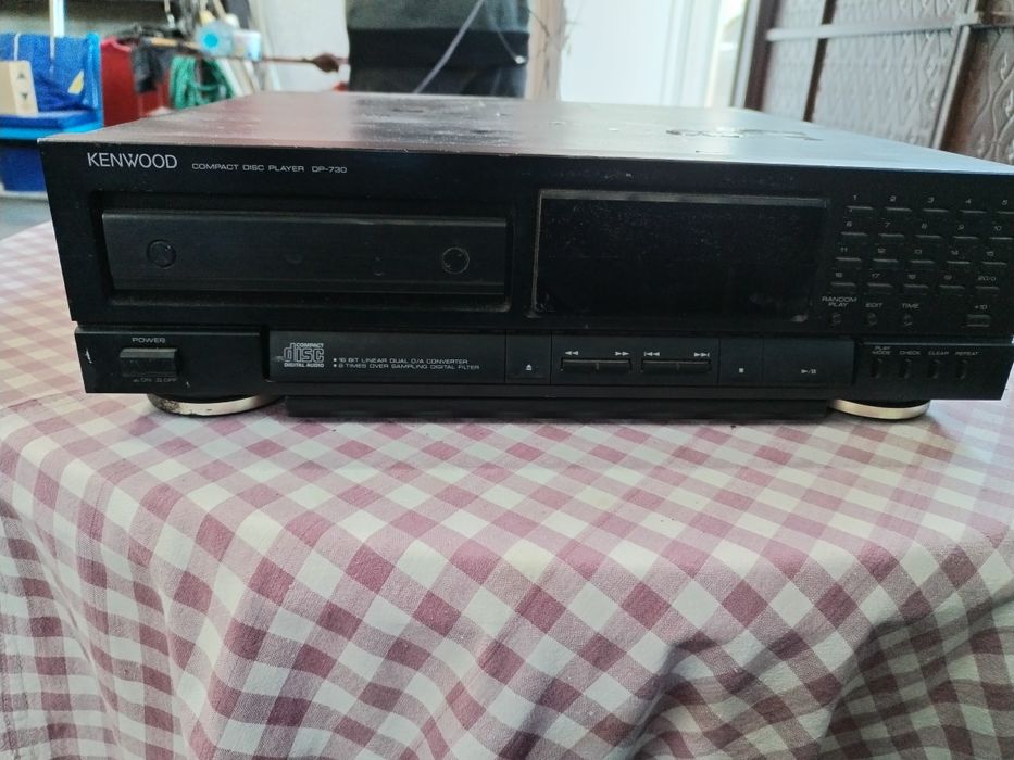 Компакт диск плейър