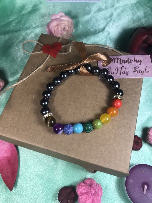 Продавам гривни  от естествени камъни