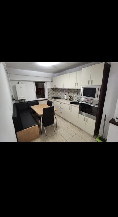 Inchiriez apartment 3 camere zona centrala
