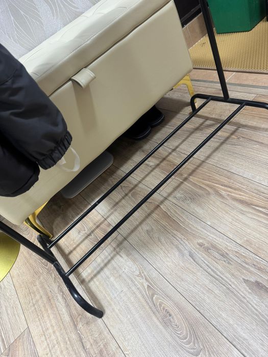 Продам стильная напольная вешолка .