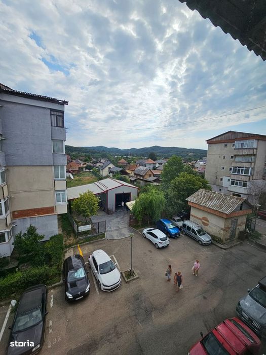 Apartament cu 2 camere de închiriat în Curtea de Argeș.