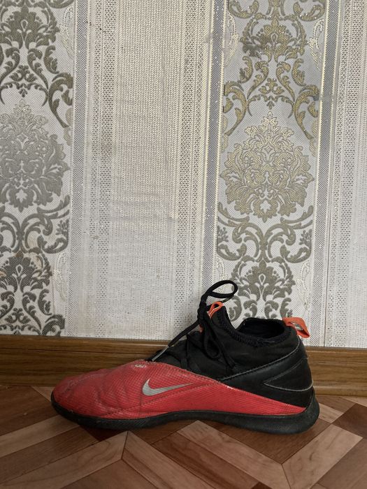 Продаю бутсы Nike phantom