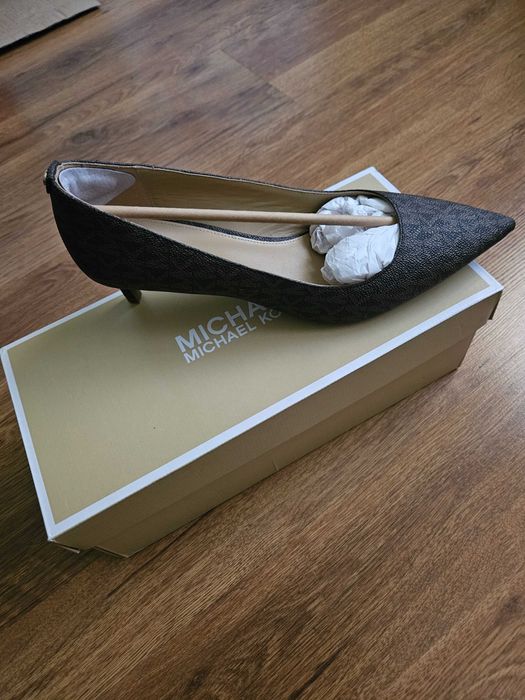 Обувки на тънък ток