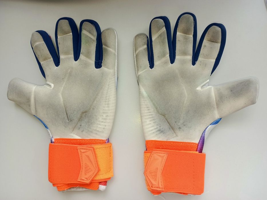 Профессиональные вратарьские перчатки