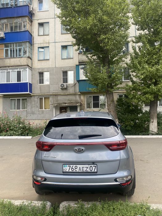 Продам   машину  не грузин