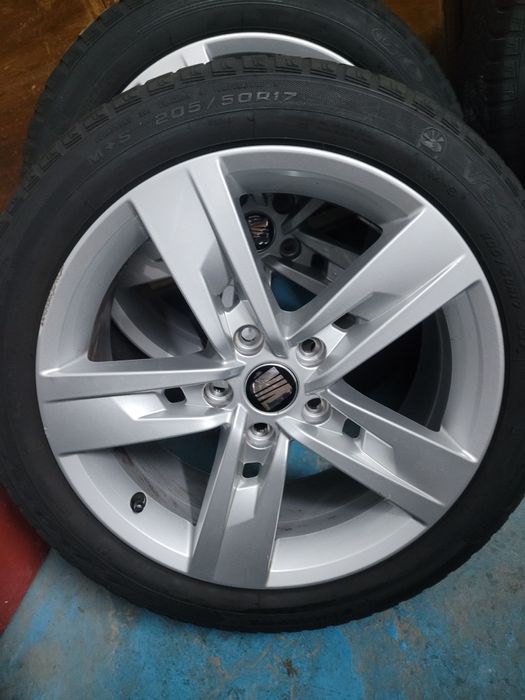 Jante Seat Leon FR 5F  R17  7J  et 49 cu anv iarna 205 50 17 Goodyear
