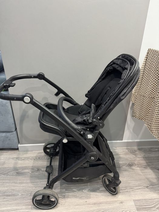 Продам коляску с люлькой.