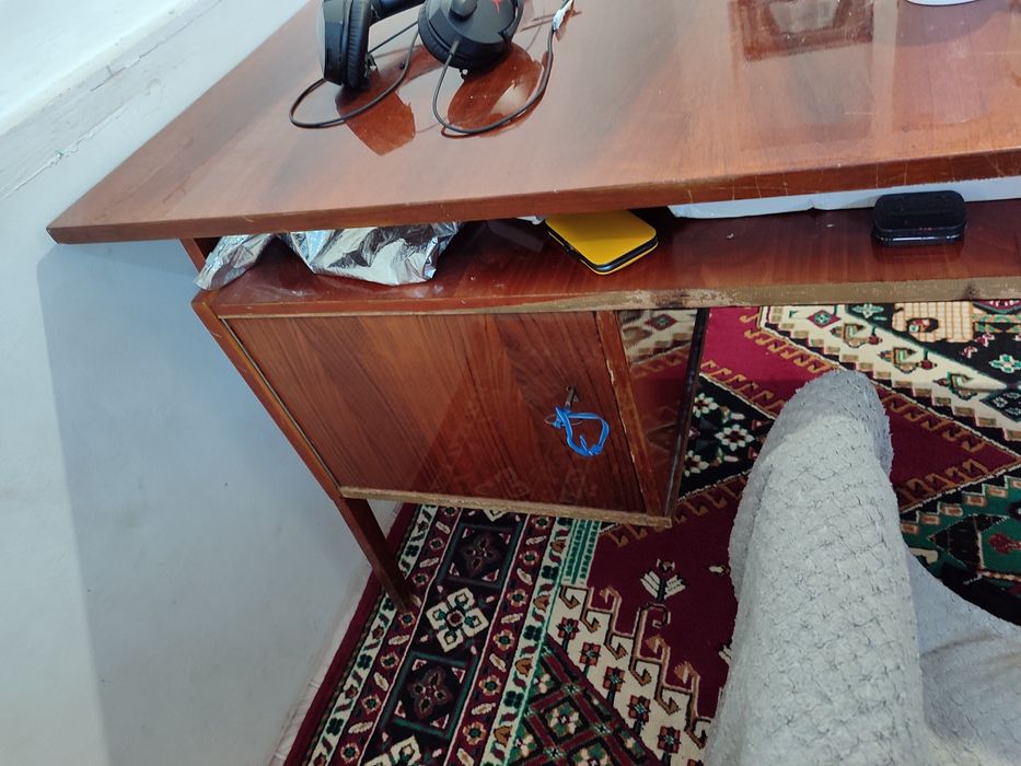 стол, стулья,обои, гардины со шторами+тюль