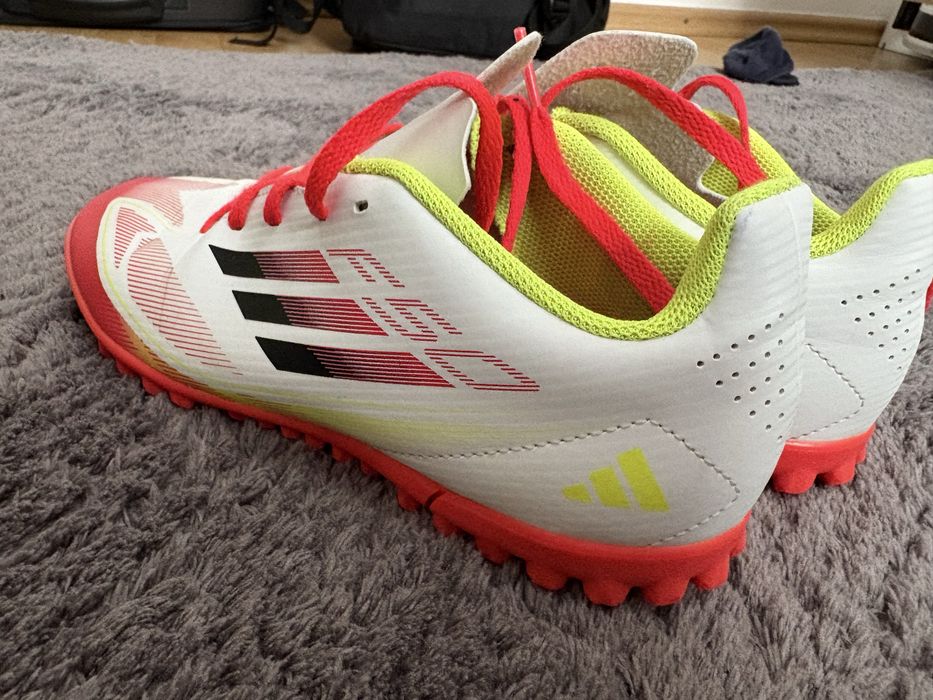 GT de fotbal sintetic Adidas F50 marimea 38 -stare excelenta