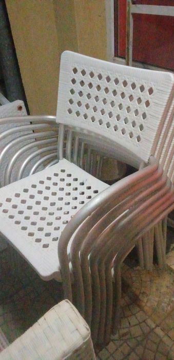 Столове-трапезни,ратанови,пластмасове,посетителски и др.