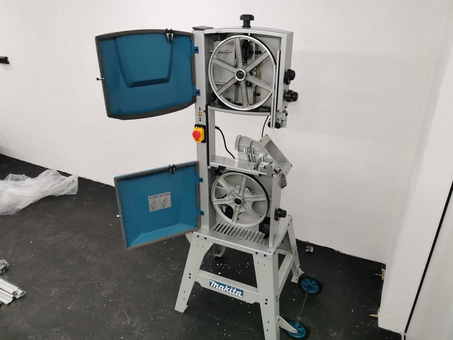 Ленторез Банциг за дърво Makita LB1200F, 900 W, 305 мм