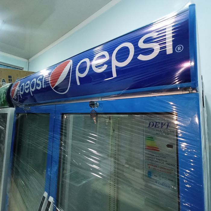 СКИДКА !!! Продаются витринные холодильники.