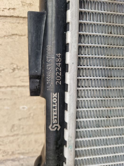 Радиатор охлаждения BMW e83 N52