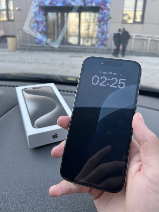 Iphone.15 pro. Apple watch 3. В месте.