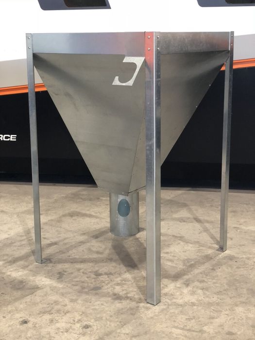 Бункер /бункери за пелети цената е 141 €  с ДДС