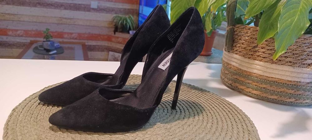 Steve Madden Pantofi negri stiletto de piele intoarsa - marimea 40