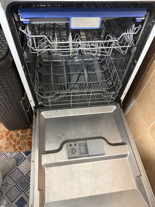 Продам посудомоечную машину