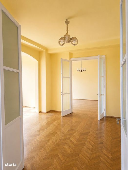Apartament cu 3 camere la etajul 1, 73mp, langa Palatul Prefecturii