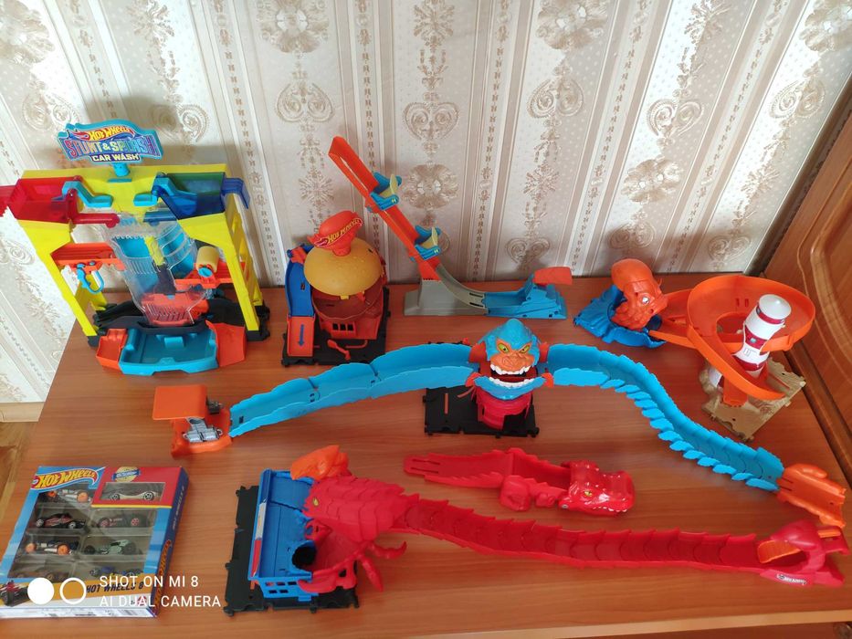 Различни детски играчки