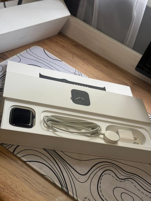 Продам Apple Watch. Серия 5 44mm.
