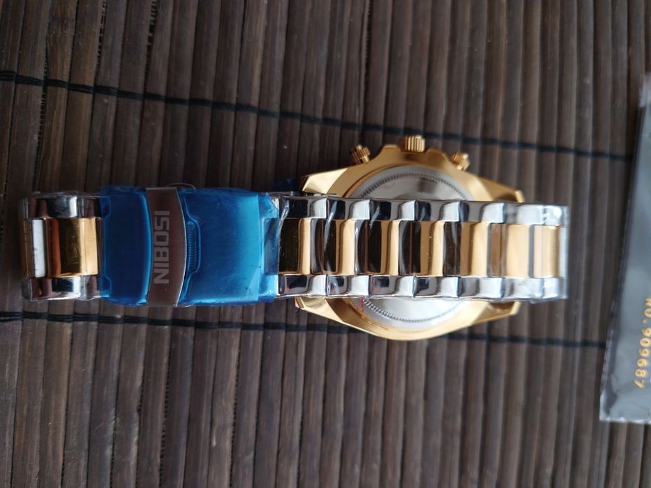 Мъжки луксозен кварцов часовник със сапфирено стъкло.