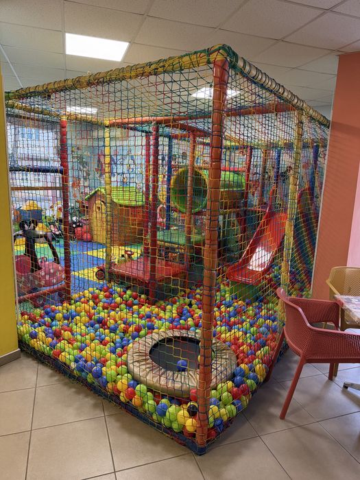 Плейграунд, детски център