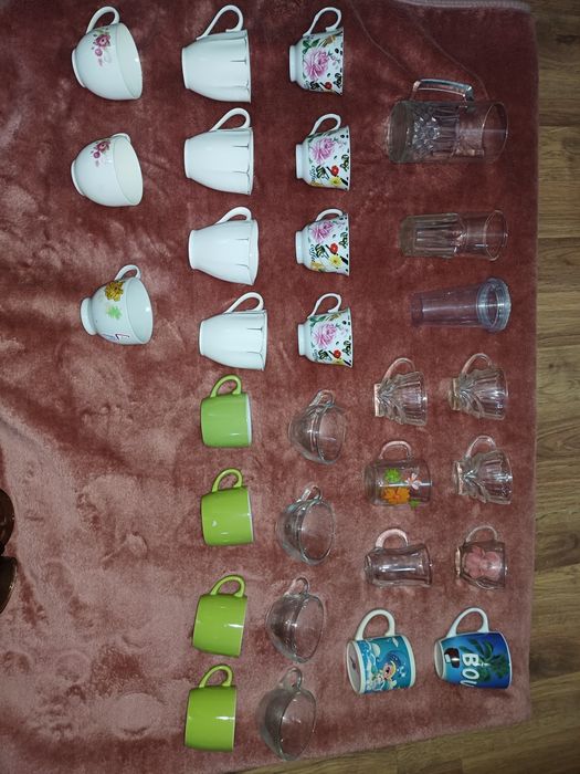 Посуда  в хорошем состоянии, цены разные (чайники ,пиалы,кружки)