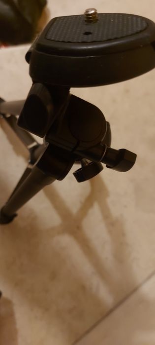 Тринога за лазерен нивелир